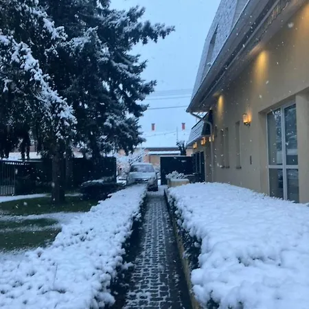 Apartman De Lux Nyiregyhaza Exterior photo